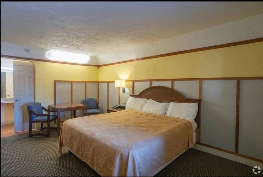 Bo Hotel Canadian Courts Bagian luar foto