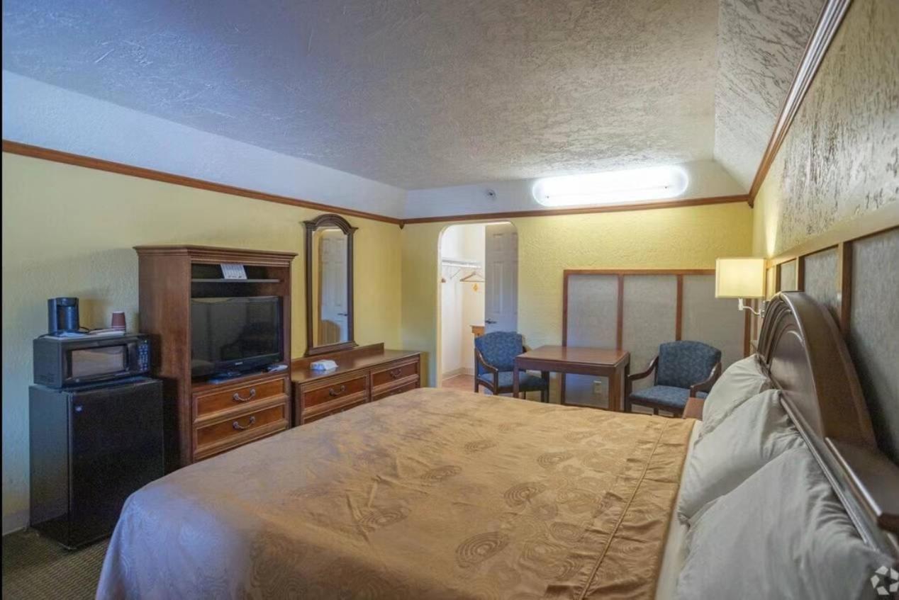Bo Hotel Canadian Courts Bagian luar foto