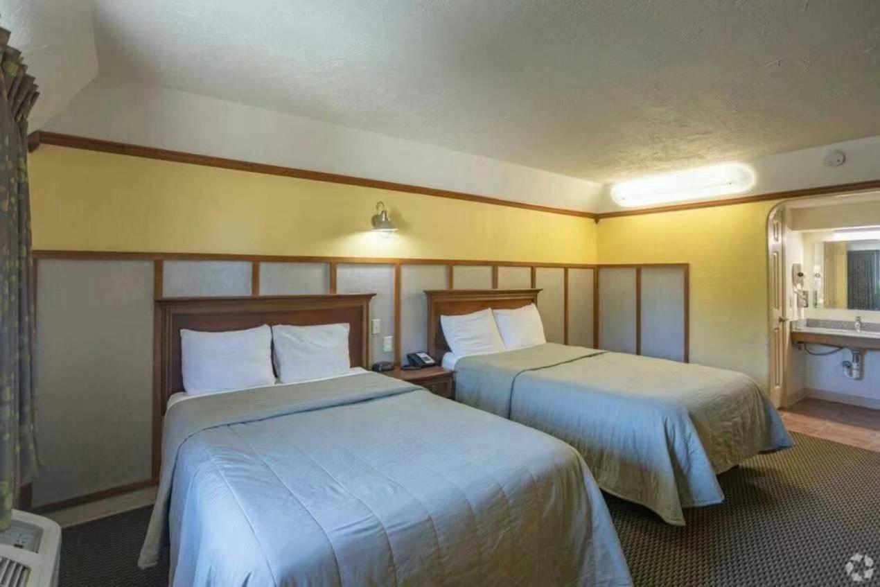 Bo Hotel Canadian Courts Bagian luar foto
