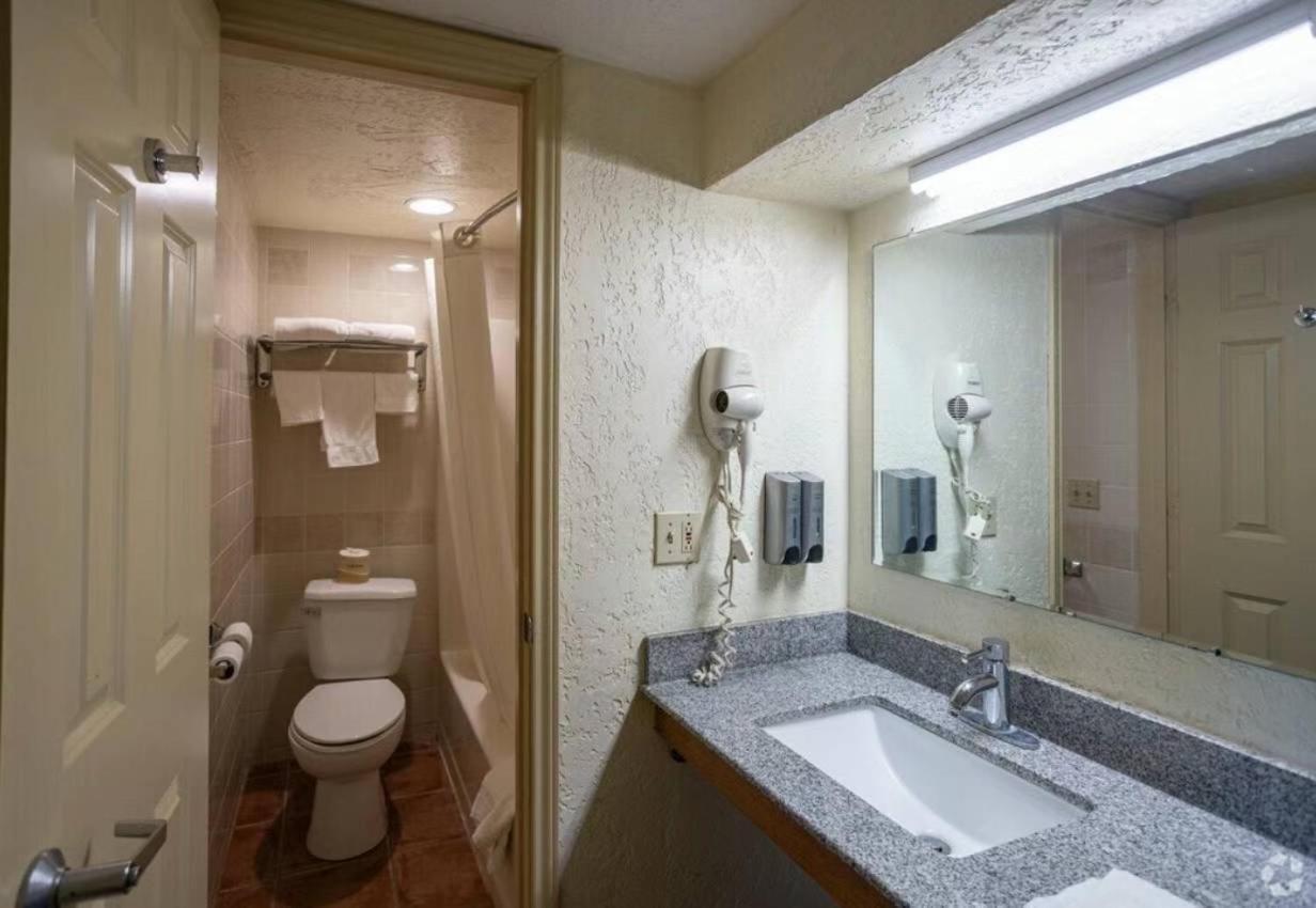 Bo Hotel Canadian Courts Bagian luar foto